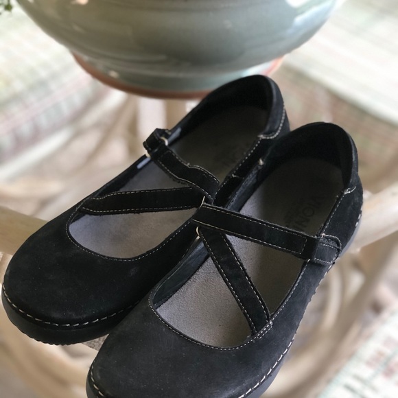 Vionic Shoes - Picture 7 of 9